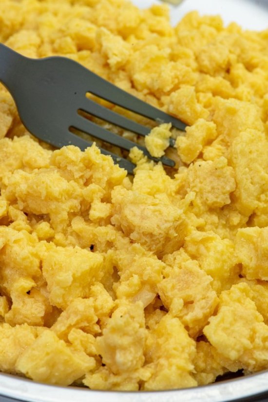SCRAMBLED EGG WITH CHEESE Míchaná vajíčka se sýrem 87g/454kcal -